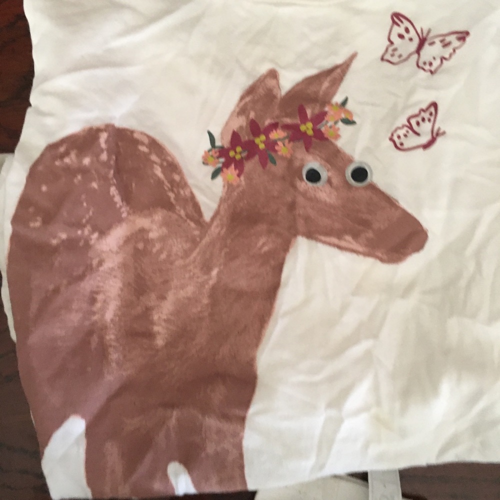 A kids blouses with long sleeve